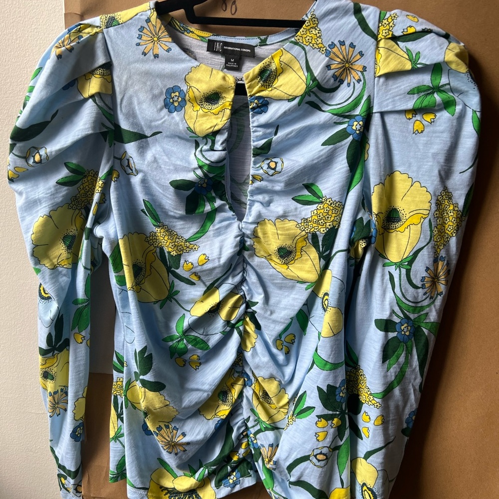 INC keyhole top